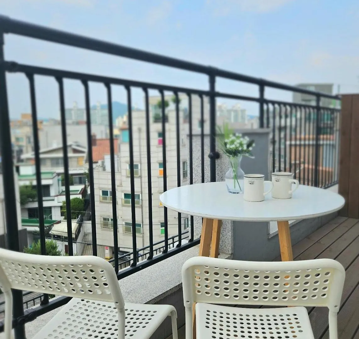 #Hongdae2#Terrace House#Family#Friends#New Building#Luggage Storage 公寓 首爾